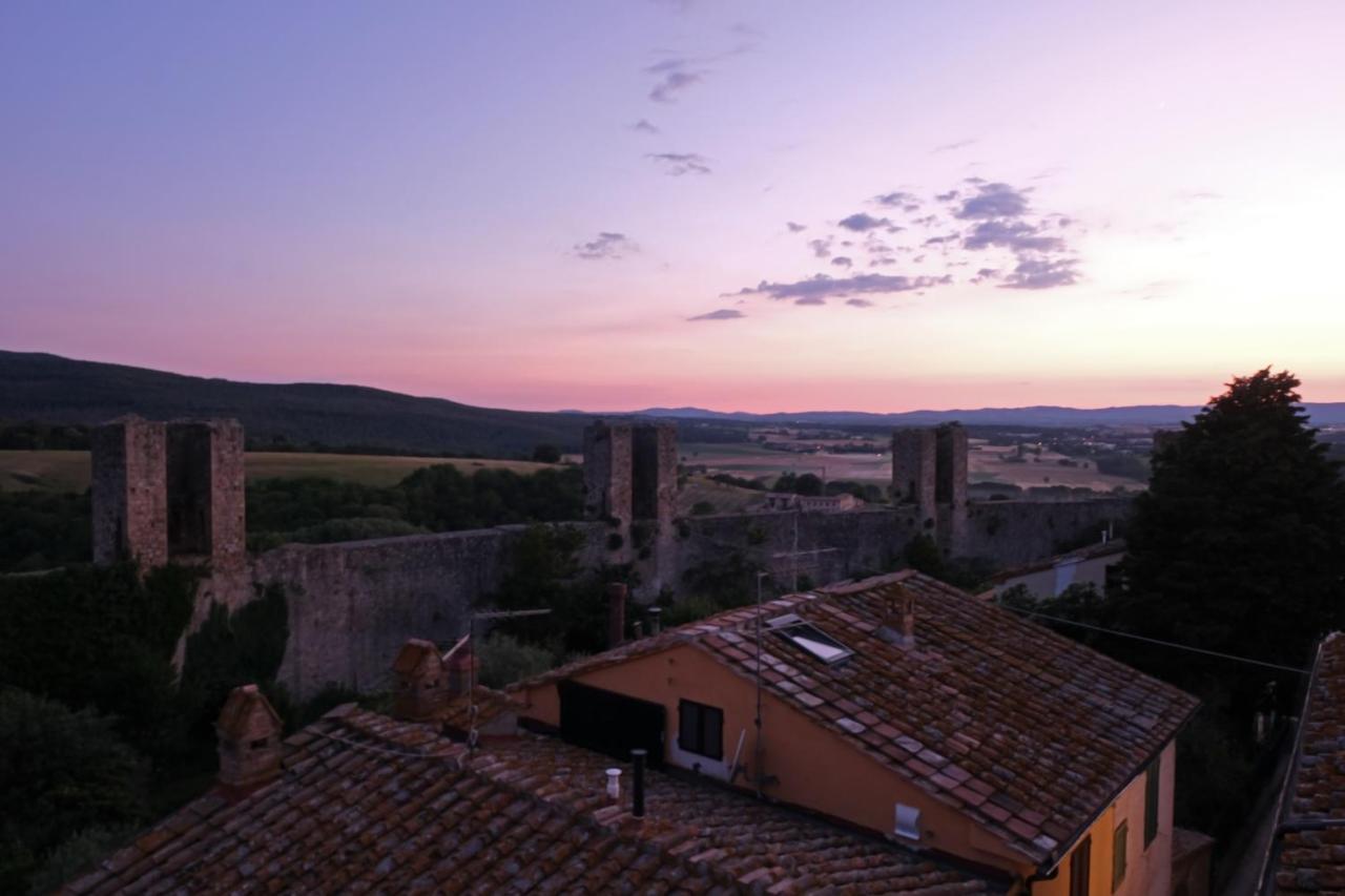 Rooms And Wine Al Castello Monteriggioni Exterior foto