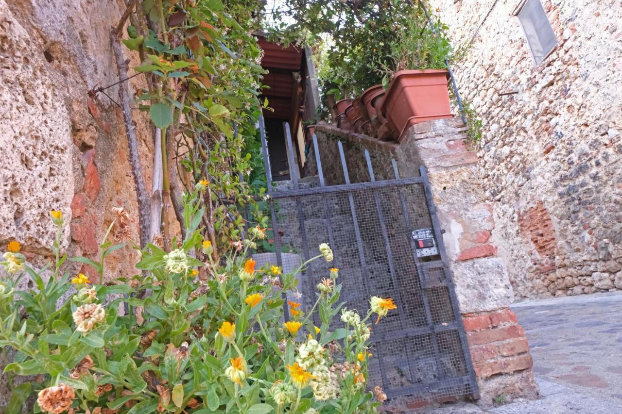 Rooms And Wine Al Castello Monteriggioni Exterior foto