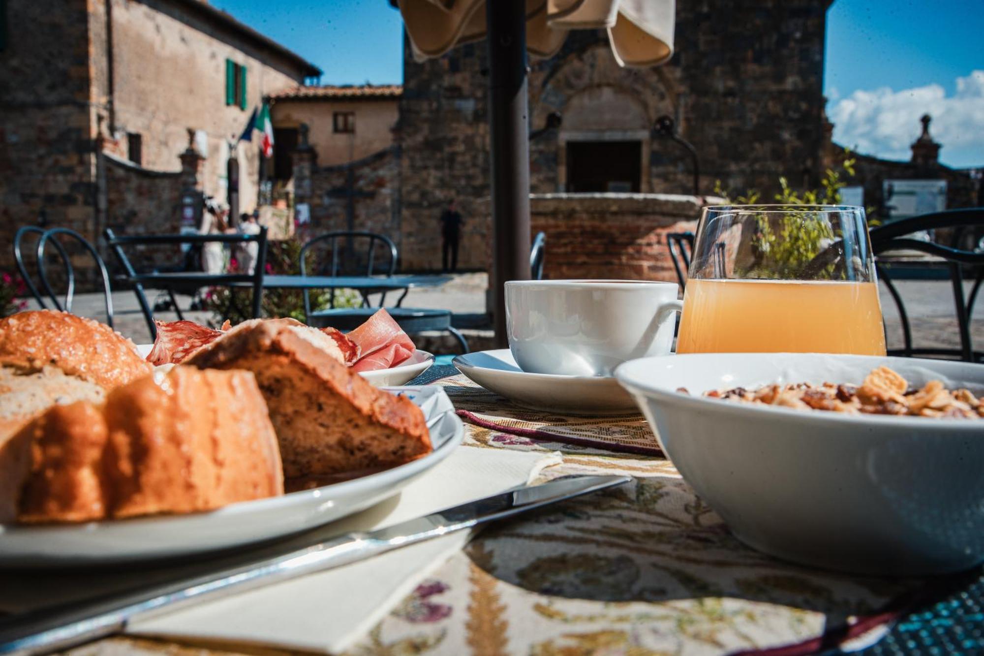 Rooms And Wine Al Castello Monteriggioni Exterior foto